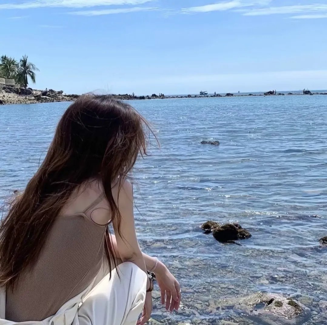 蕾哈娜内衣秀4